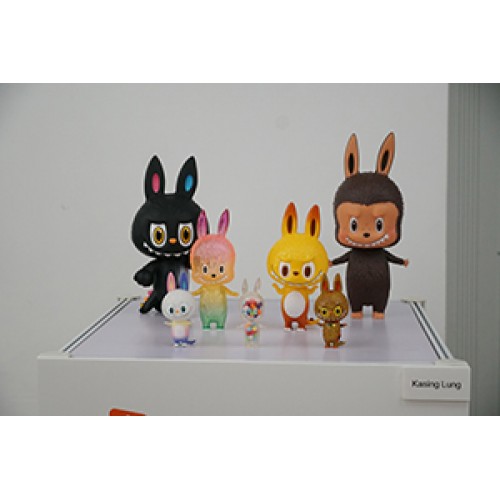 小燕《小妹So Sick》古今皆宜、潮玩 X 香港非遺。引爆潮玩焦點