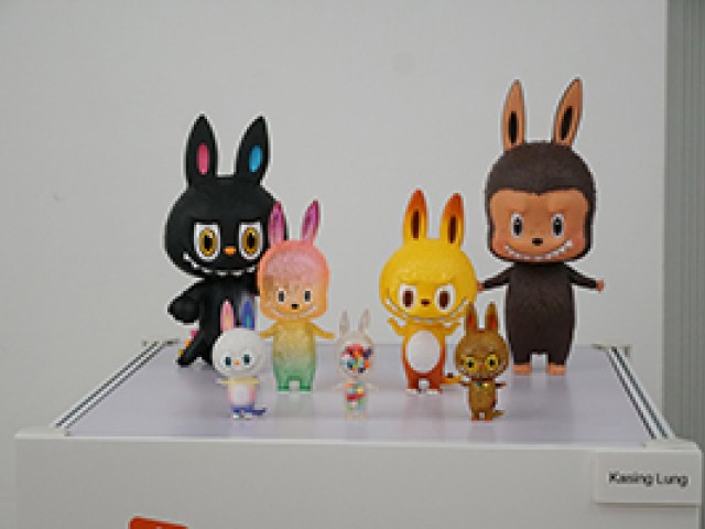 小燕《小妹So Sick》古今皆宜、潮玩 X 香港非遺。引爆潮玩焦點